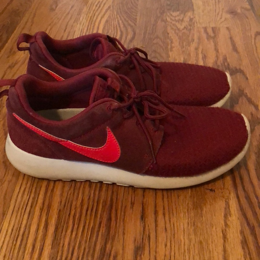 Maroon Nike Roshes